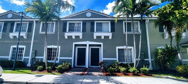 5923 Manchester Way in Tamarac, FL - Building Photo - Building Photo