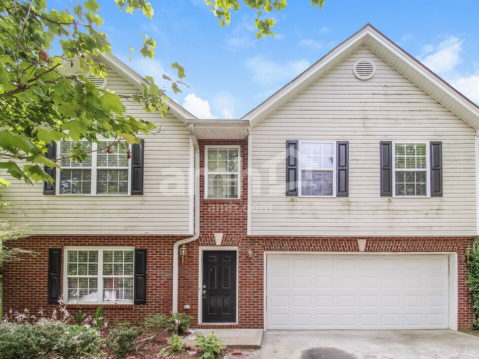 962 Garden Meadows Cir in Loganville, GA - Building Photo