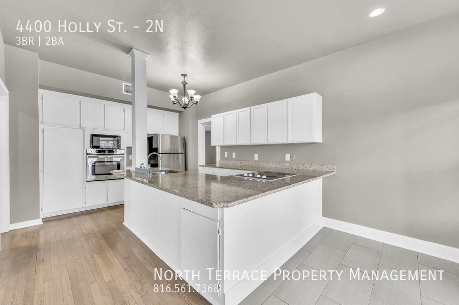 4400 Holly St, Unit 2N in Kansas City, MO - Building Photo