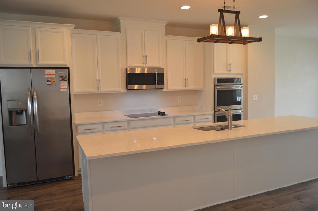 9867 Gillum Wy in Manassas, VA - Building Photo
