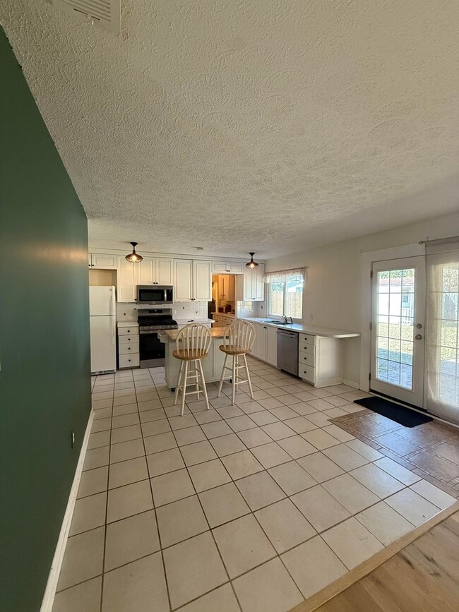 24 Canterbury Cir in Savannah, GA - Building Photo - Building Photo