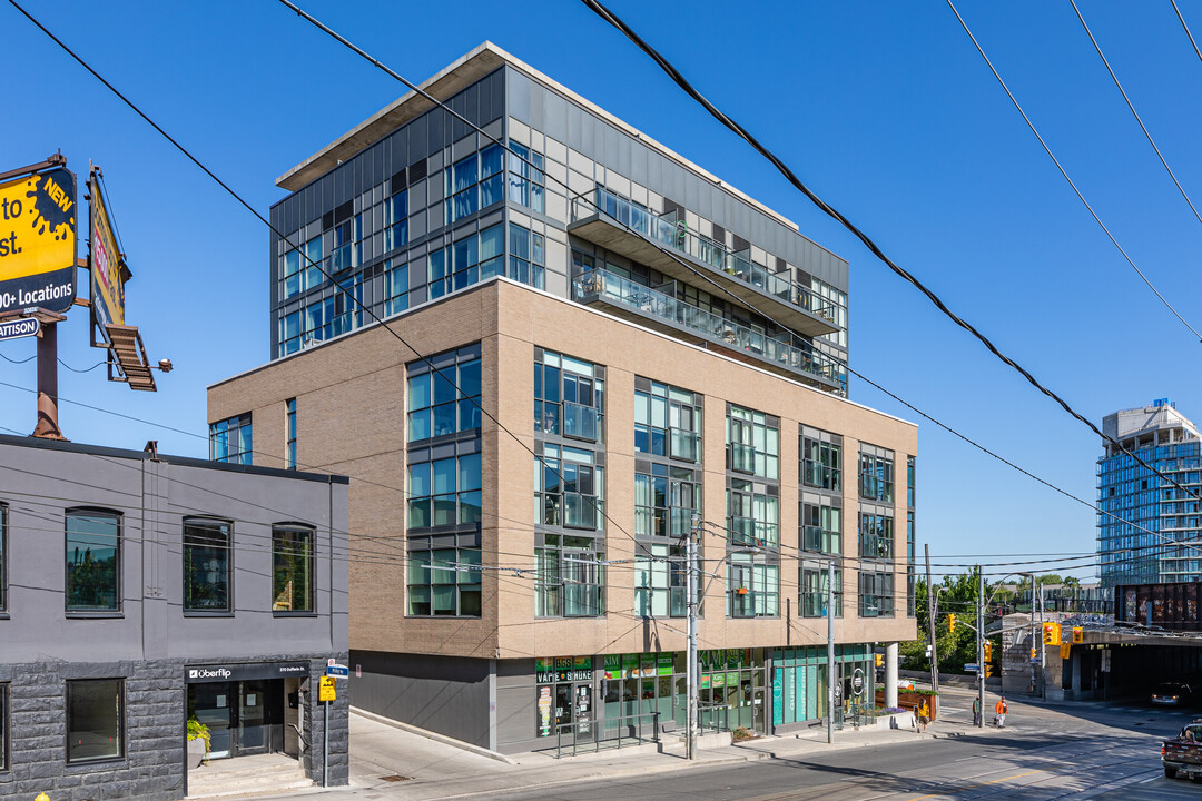 Q Loft Condos in Toronto, ON - Building Photo