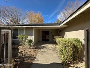 835 Singingwood Dr in Reno, NV - Building Photo - Building Photo