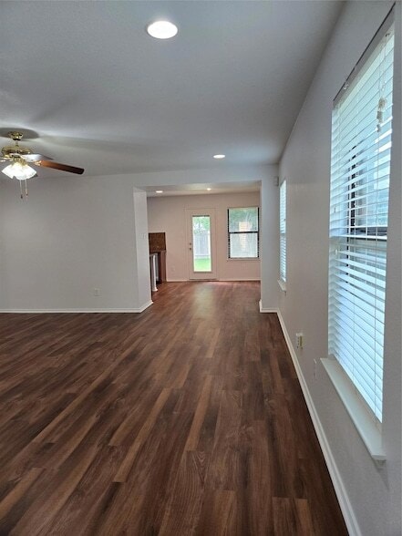 1124 Hyde Park Dr in Round Rock, TX - Foto de edificio - Building Photo