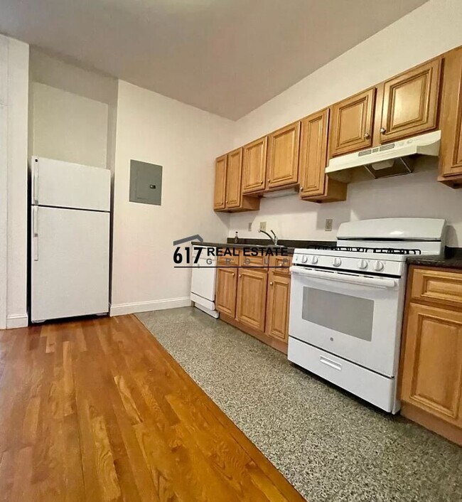 17 Cummings Rd, Unit 4 in Boston, MA - Foto de edificio - Building Photo