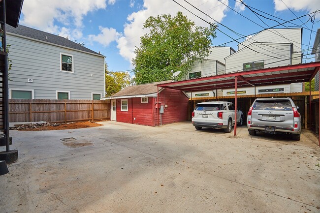 property at 1320 W Pierce St