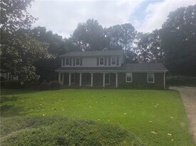 385 Stonebridge Trail in Roswell, GA - Building Photo