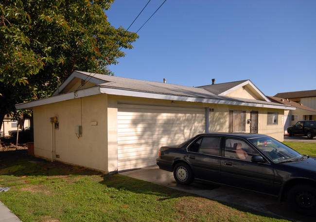 9615 Cedar St in Bellflower, CA - Building Photo - Building Photo