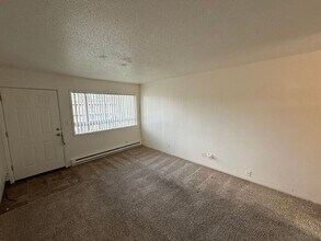 550 SW Levens St in Dallas, OR - Building Photo - Building Photo