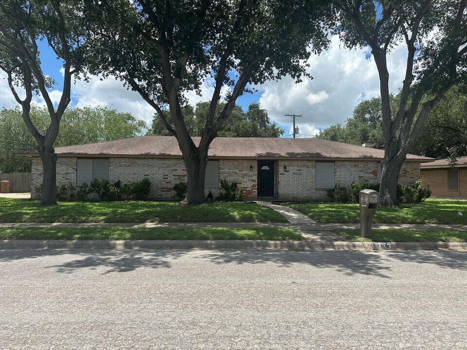 10533 Heizer Dr in Corpus Christi, TX - Foto de edificio