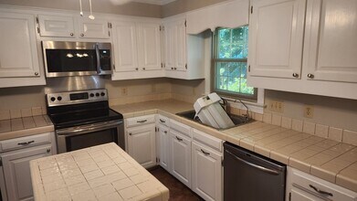 605 Winstead Rd in Greenville, NC - Building Photo - Building Photo