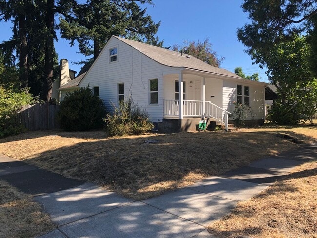 1909 E 17th Ave in Eugene, OR - Building Photo - Building Photo