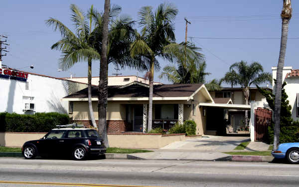 930 Redondo Ave in Long Beach, CA - Foto de edificio - Building Photo