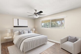 Waldorf Apartments- Riverside, CA in Riverside, CA - Foto de edificio - Building Photo