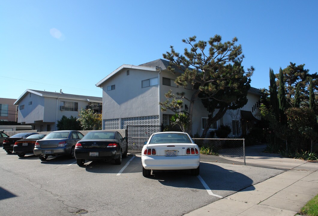 11130 Huston St in North Hollywood, CA - Building Photo