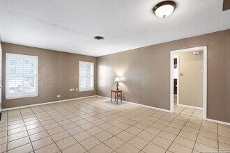 358 Saratoga Dr in San Antonio, TX - Building Photo - Building Photo