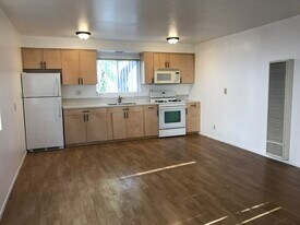 333 Mathilda Dr, Unit Casa De Paz in Goleta, CA - Building Photo