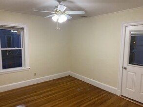 8 Eliot Ave, Unit 3 BED 1.5 Bath in Chestnut Hill, MA - Foto de edificio - Building Photo