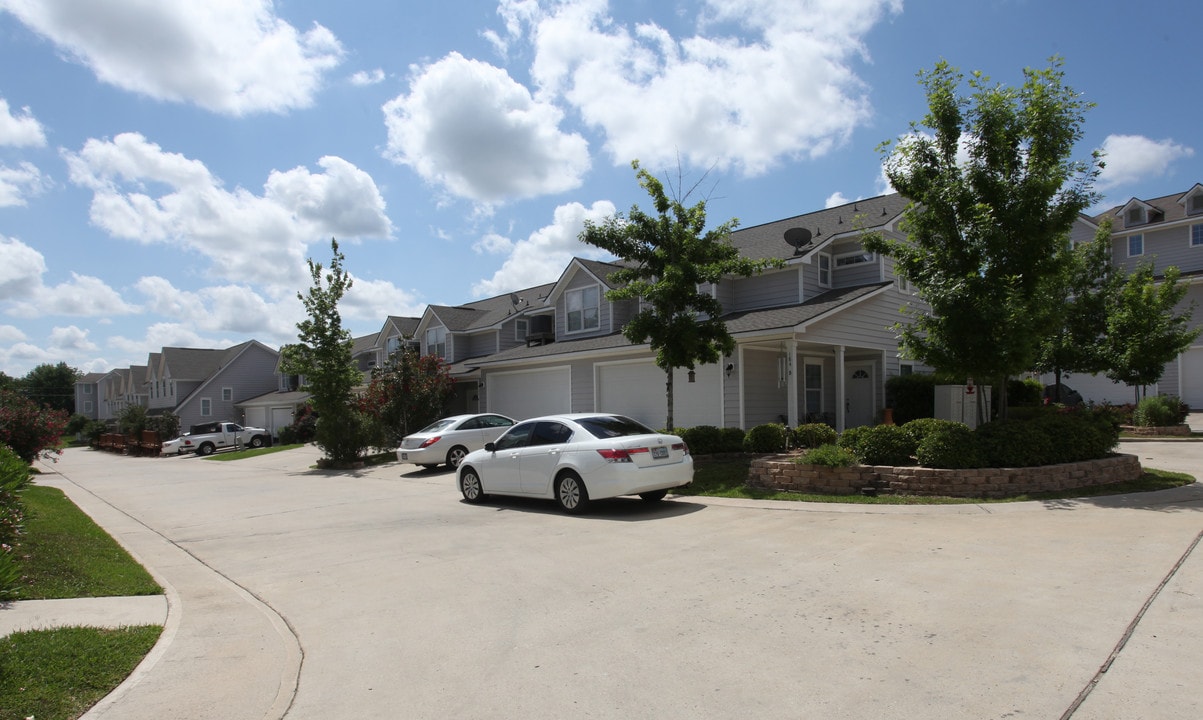 Northstar Townhomes in Willis, TX - Building Photo