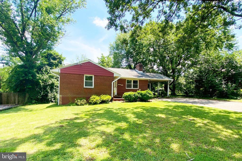 2703 Dawn Dr in Alexandria, VA - Building Photo