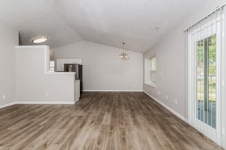 8043 Southern Trails Pl in Indianapolis, IN - Building Photo - Building Photo