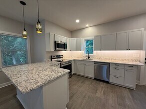 1253 E Broad St in Athens, GA - Building Photo - Building Photo