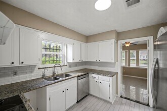 4735 Charade Dr in Houston, TX - Building Photo - Building Photo