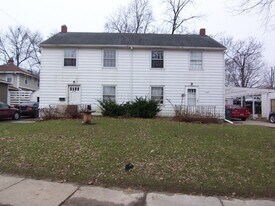 2142 Sunset Dr in Ames, IA - Building Photo