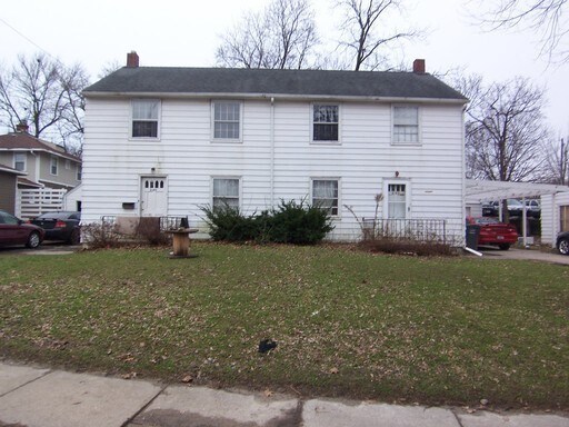 2142 Sunset Dr in Ames, IA - Building Photo