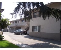 530 N San Gabriel Ave in Azusa, CA - Foto de edificio - Building Photo