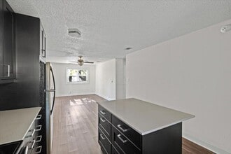 5005 Brighton Rd in Austin, TX - Building Photo - Building Photo