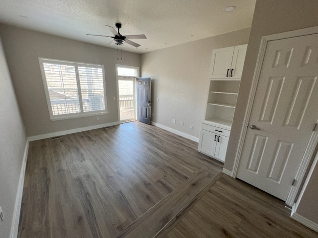 property at 9514 Pearl Cir