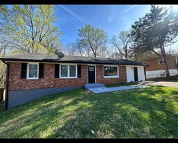 1305 Ashbourne Dr, Unit B in Lynchburg, VA - Building Photo