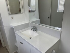 3401 NW 44th St, Unit 201 in Lauderdale Lakes, FL - Building Photo