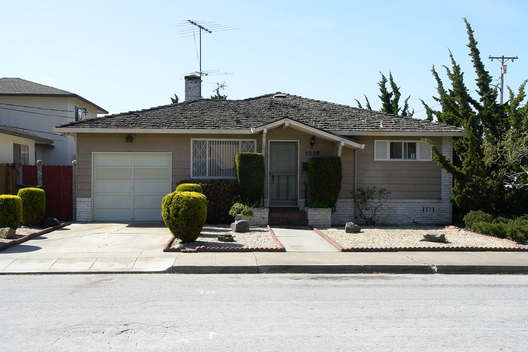 1550 Gordon St in Redwood City, CA - Foto de edificio