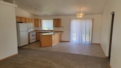4619 E 14th Ave in Spokane Valley, WA - Foto de edificio - Building Photo