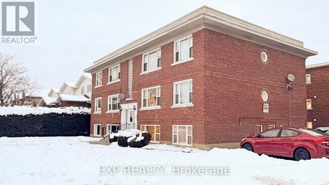 725 Melbourne Ave in Ottawa, ON - Building Photo - Building Photo