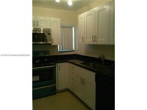 5614 Taylor St in Hollywood, FL - Building Photo - Building Photo