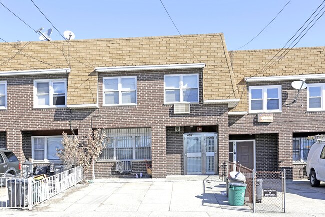 124-13 25th Rd in Flushing, NY - Foto de edificio - Building Photo