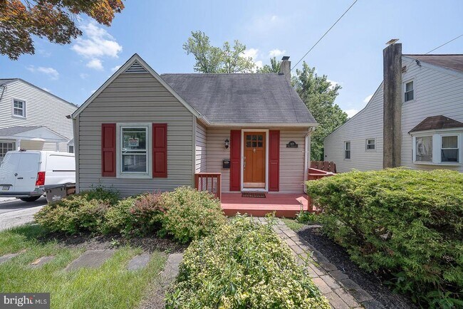property at 909 Old Lancaster Rd