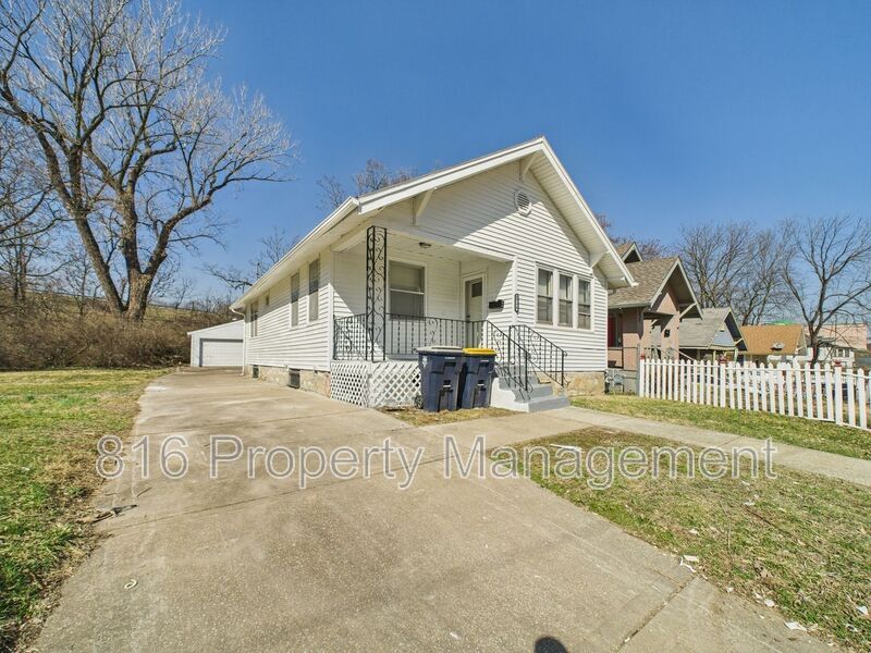 4926 Chestnut Ave in Kansas City, MO - Building Photo