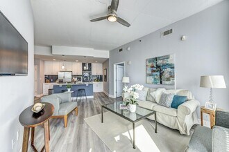 950 W Peachtree St NW in Atlanta, GA - Building Photo - Building Photo