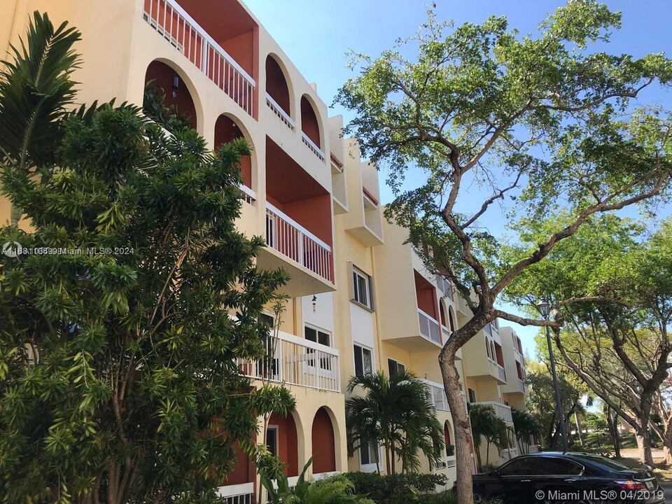 8101 Camino Real in Miami, FL - Building Photo