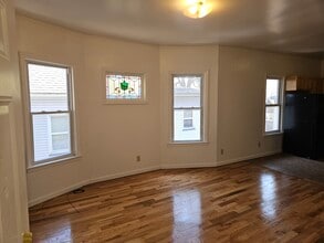 68 Llewellyn Ave, Unit 3 bedroom- unit 2 in West Orange, NJ - Foto de edificio - Building Photo