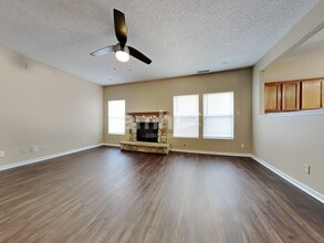 936 Shenandoah Way in Greenwood, IN - Building Photo - Building Photo