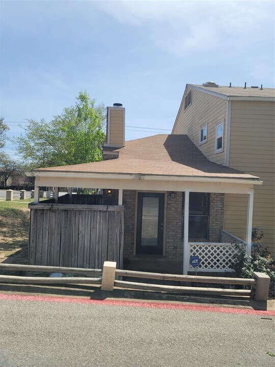 7825 Beauregard Cir in Austin, TX - Building Photo