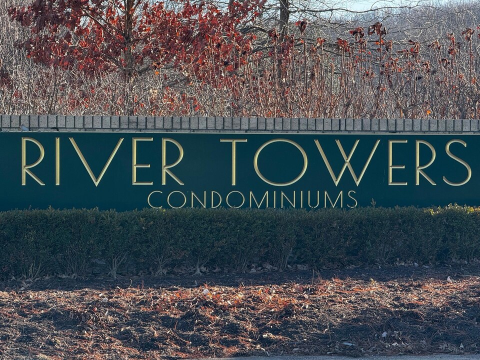 6621 Wakefield Dr, Unit 307 in Alexandria, VA - Building Photo