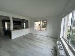 7430 Carlyle Ave in Miami Beach, FL - Foto de edificio - Building Photo