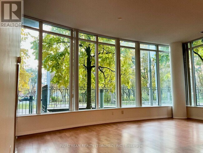 215 Fort York Blvd in Toronto, ON - Building Photo - Building Photo