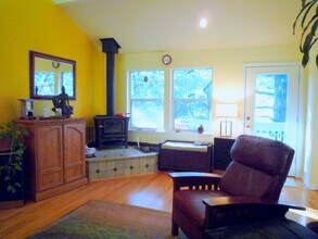 14959 Drake Rd in Guerneville, CA - Building Photo - Building Photo